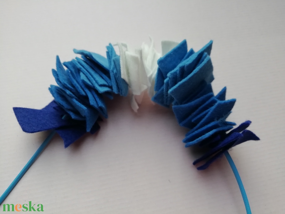 Kék filc statement nyaklánc  - ékszer - nyaklánc - statement nyaklánc - Meska.hu