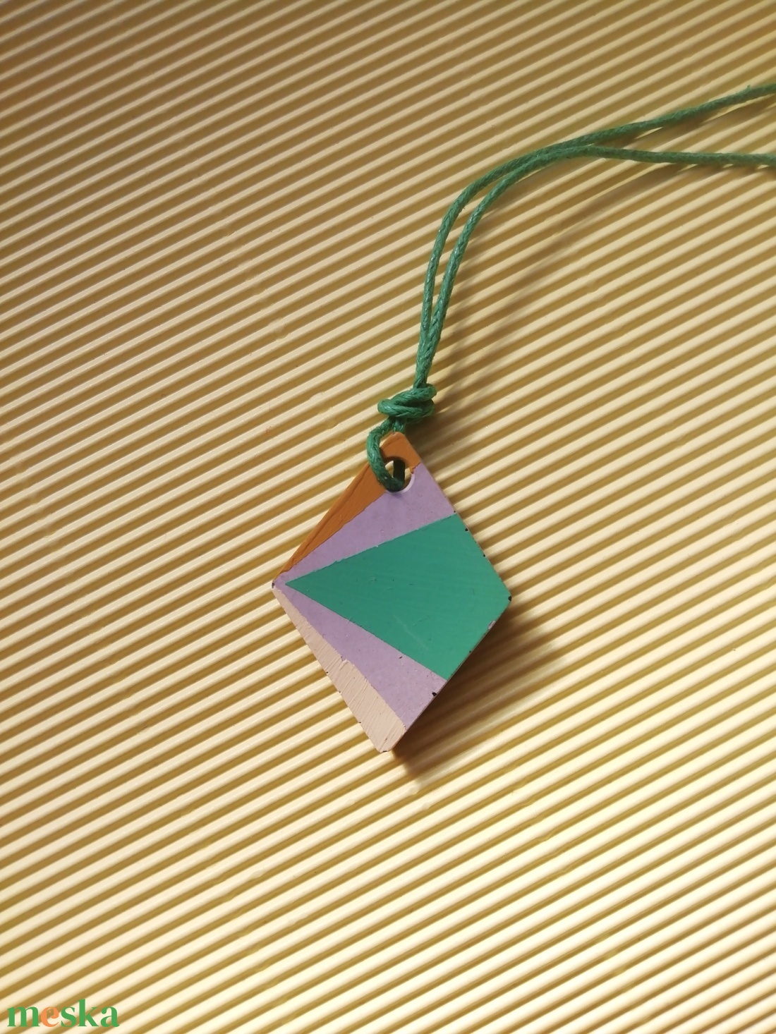 Trapéz alakú színes beton nyaklánc  - ékszer - nyaklánc - medálos nyaklánc - Meska.hu