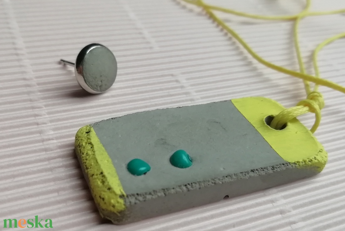 Sárga-türkiz színű beton nyaklánc-KIFUTÓ TERMÉK - ékszer - nyaklánc - medálos nyaklánc - Meska.hu