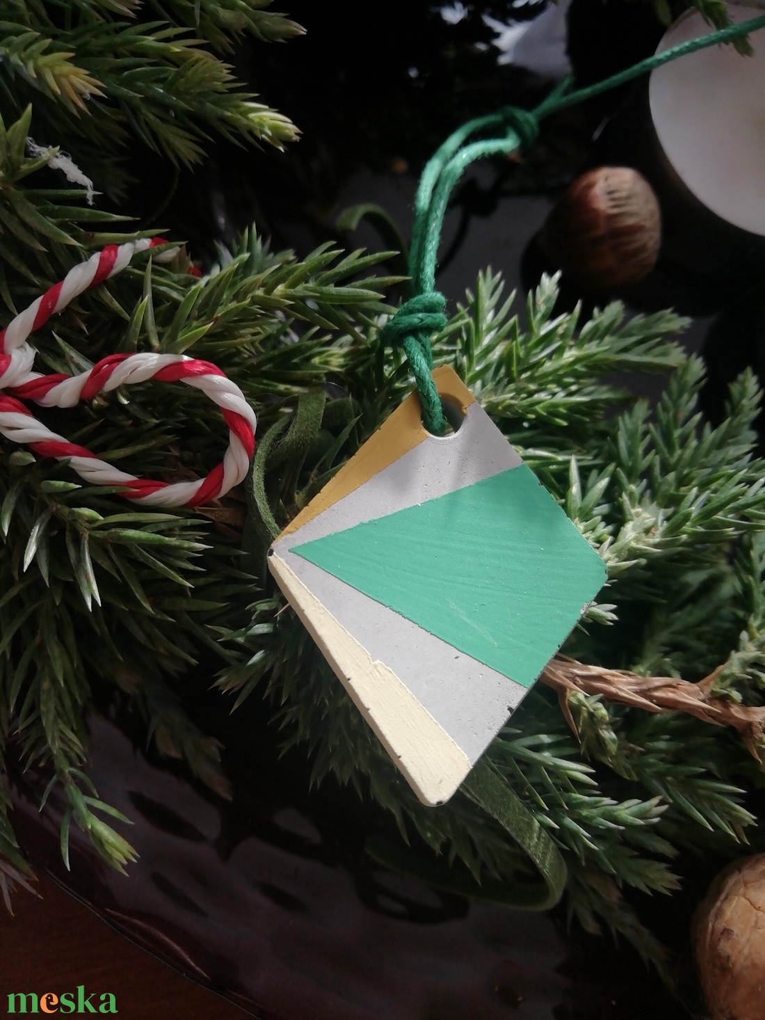 Trapéz alakú színes beton nyaklánc  - ékszer - nyaklánc - medálos nyaklánc - Meska.hu