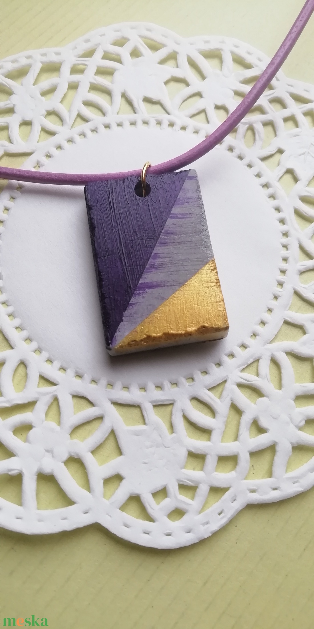 Lila-arany téglalap alakú beton nyaklánc  - ékszer - nyaklánc - medálos nyaklánc - Meska.hu