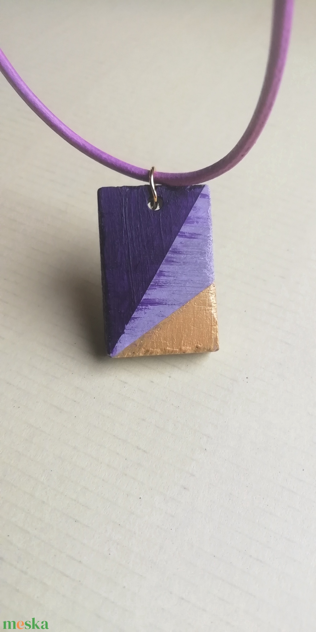 Lila-arany téglalap alakú beton nyaklánc  - ékszer - nyaklánc - medálos nyaklánc - Meska.hu