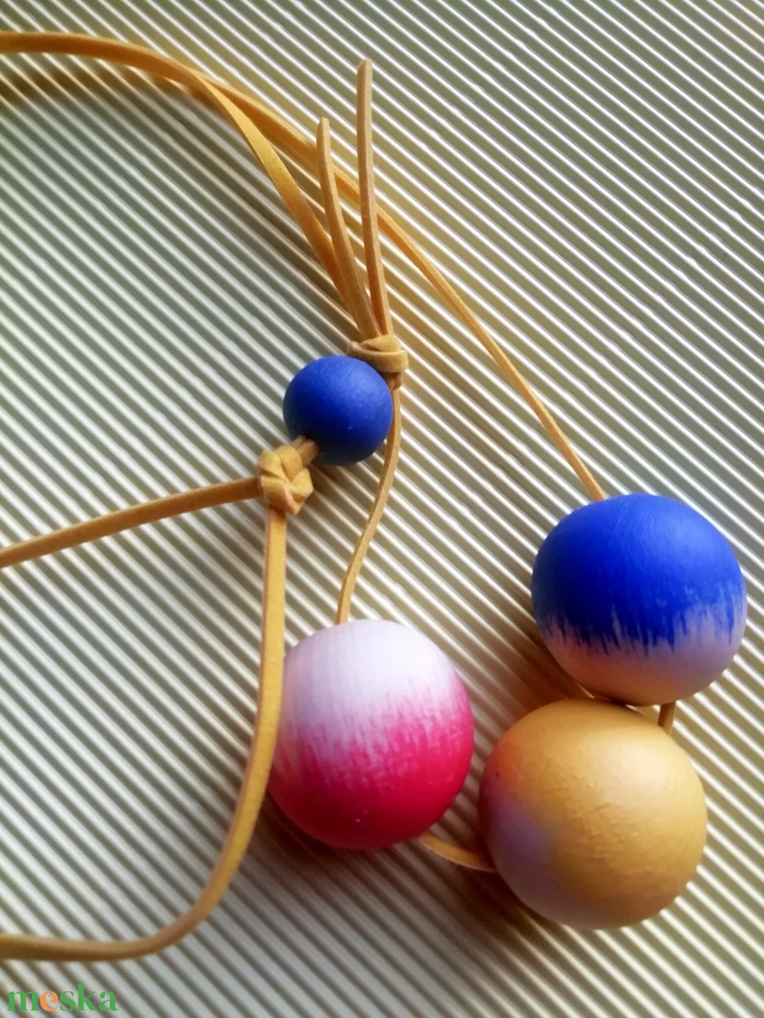 Piros-kék-sárga bogyós fa nyaklánc-KIFUTÓ TERMÉK - ékszer - nyaklánc - bogyós nyaklánc - Meska.hu