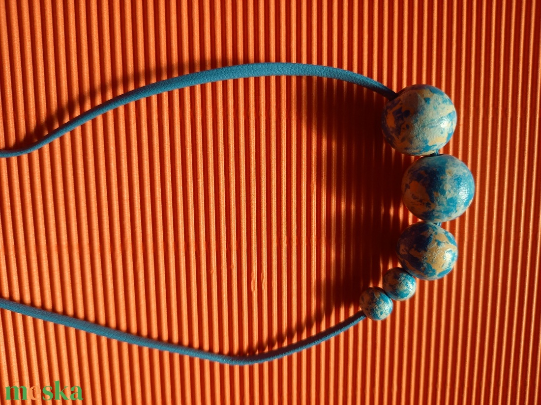 Kék kézzel festett fagyöngy nyaklánc  - ékszer - nyaklánc - bogyós nyaklánc - Meska.hu