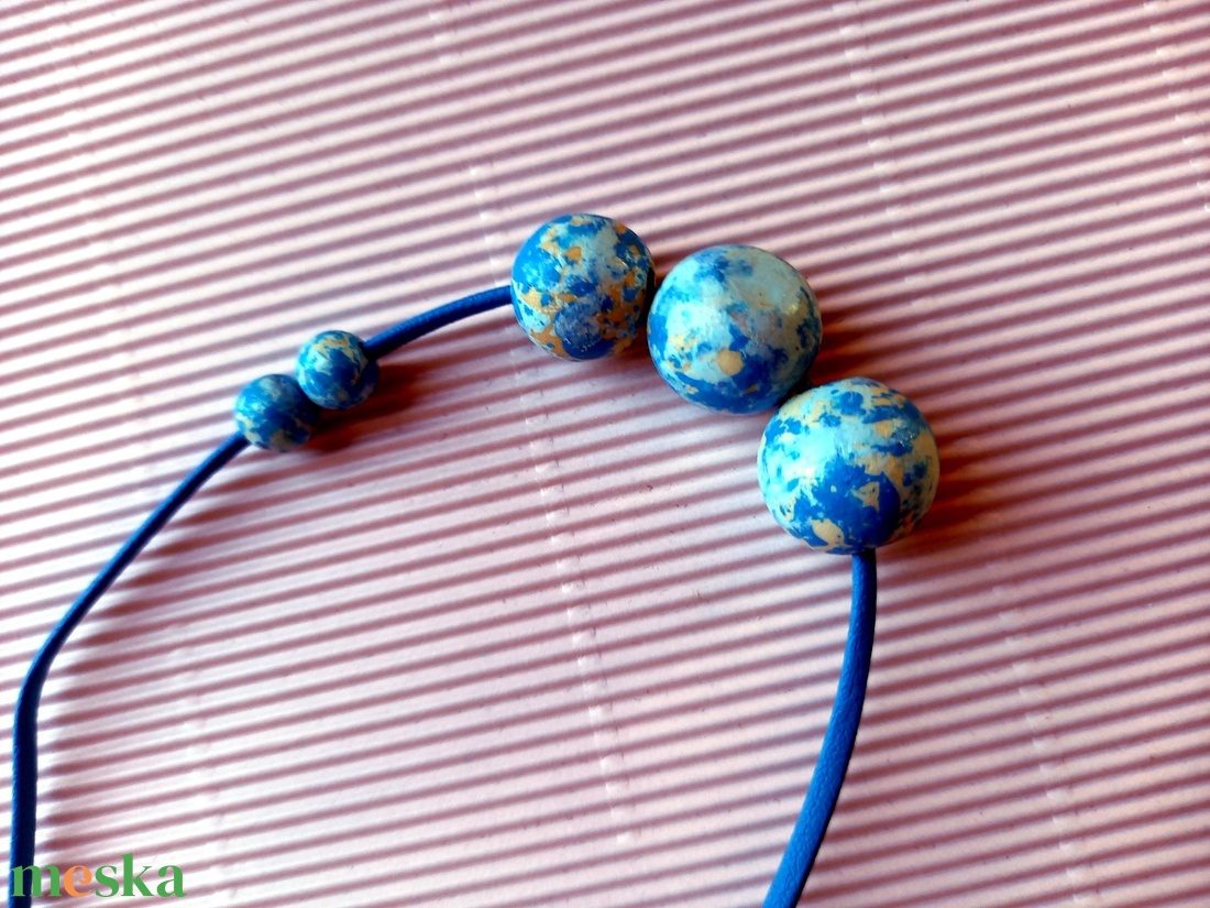 Kék kézzel festett fagyöngy nyaklánc  - ékszer - nyaklánc - bogyós nyaklánc - Meska.hu