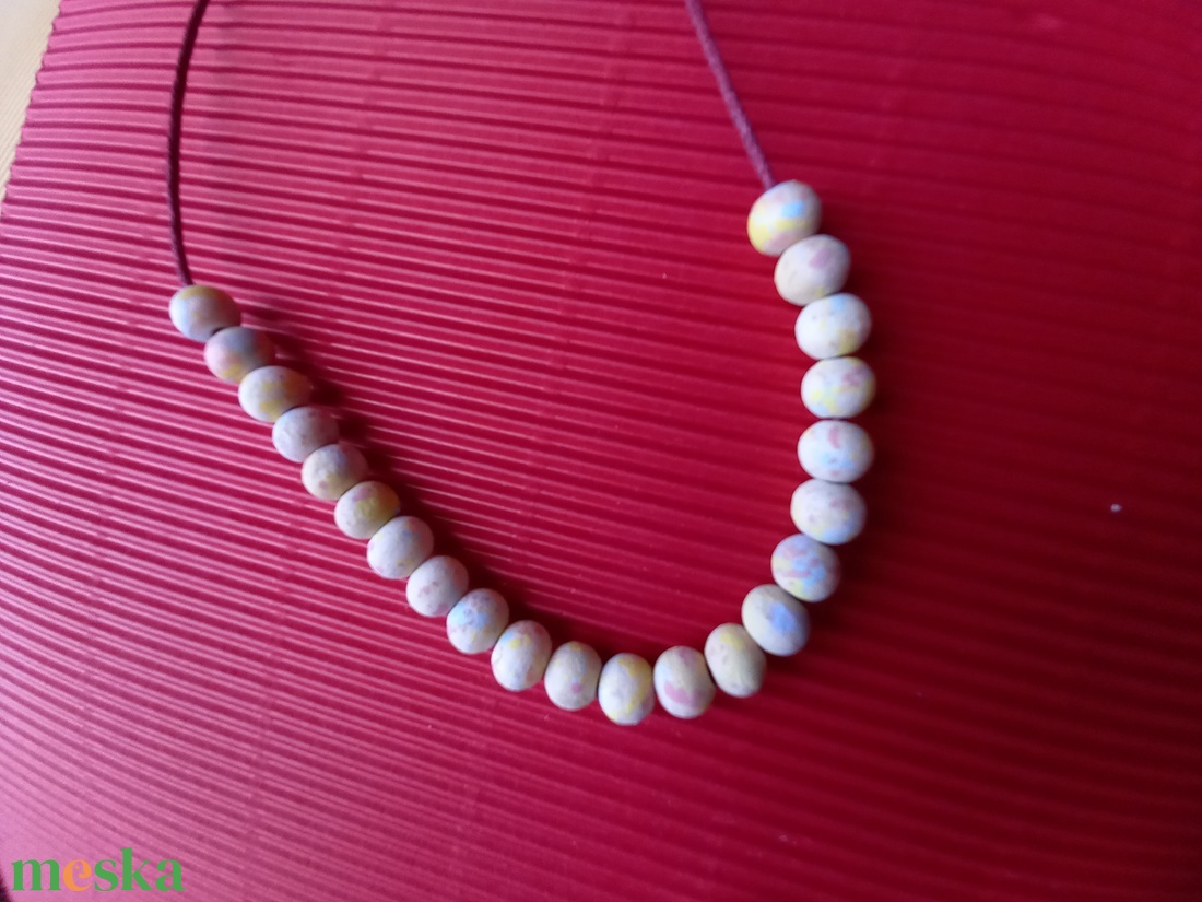 Halvány pasztell színű festett fagyöngy nyaklánc és fülbevaló szett - ékszer - nyaklánc - bogyós nyaklánc - Meska.hu