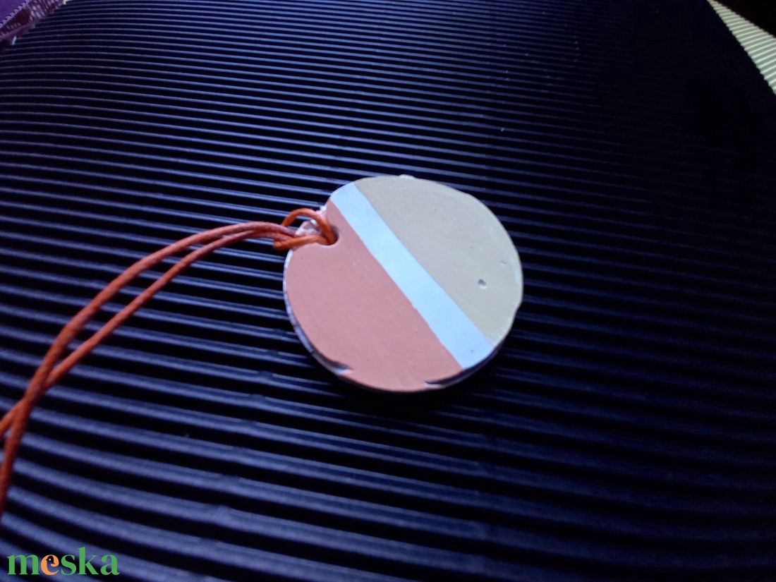 Pasztell narancs es bézs betonékszer kör alakú medál nyaklánc-KIFUTÓ TERMÉK - ékszer - nyaklánc - medálos nyaklánc - Meska.hu