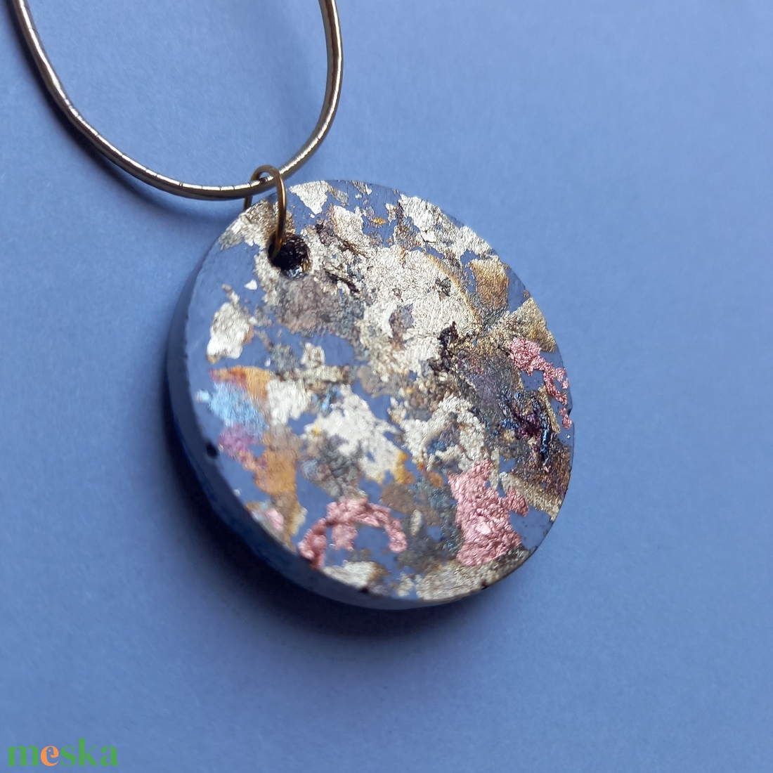 Mix színű fóliával betonékszer kör alakú medál nyaklánc - ékszer - nyaklánc - medálos nyaklánc - Meska.hu