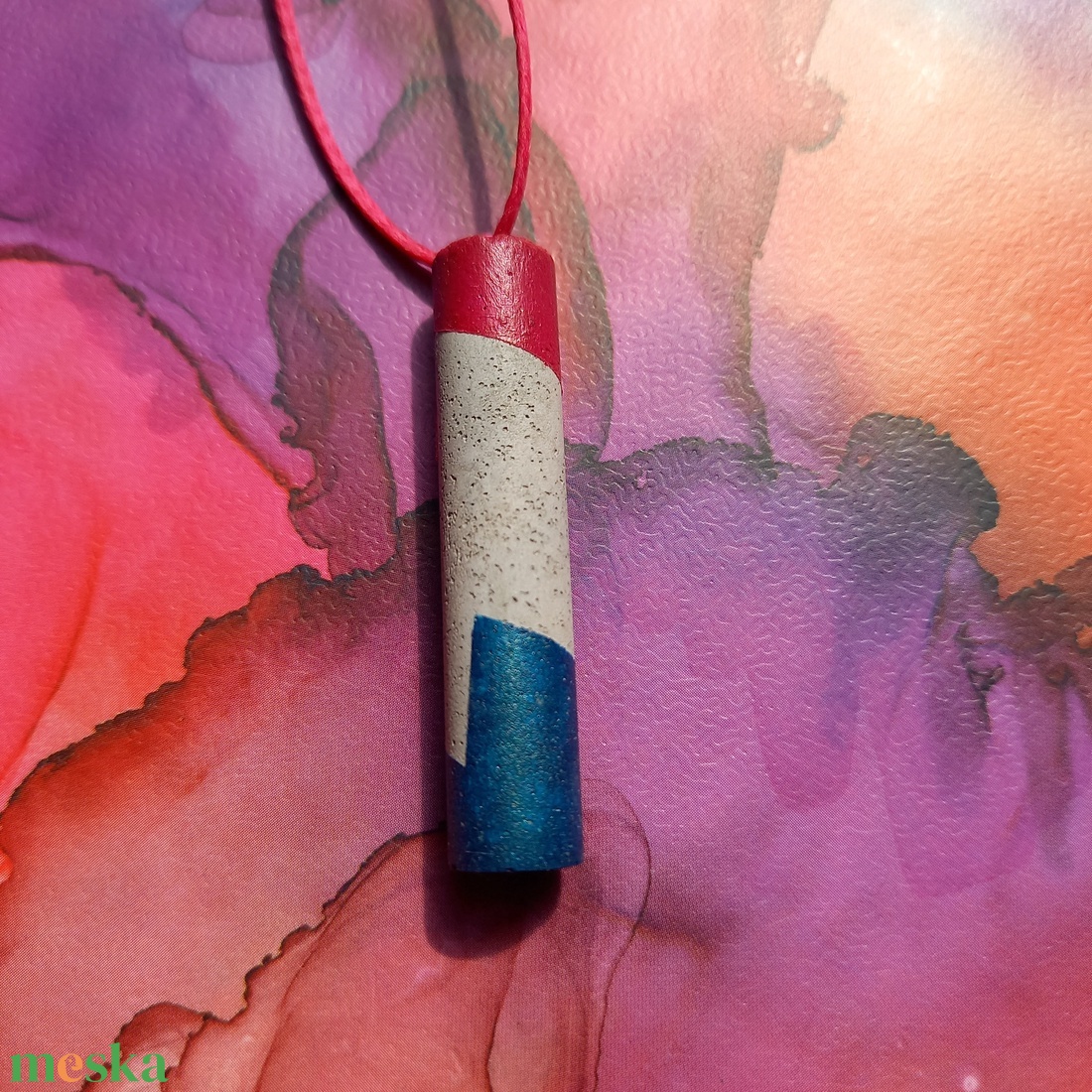 Metál kék és fukszia beton nyaklánc - ékszer - nyaklánc - medálos nyaklánc - Meska.hu