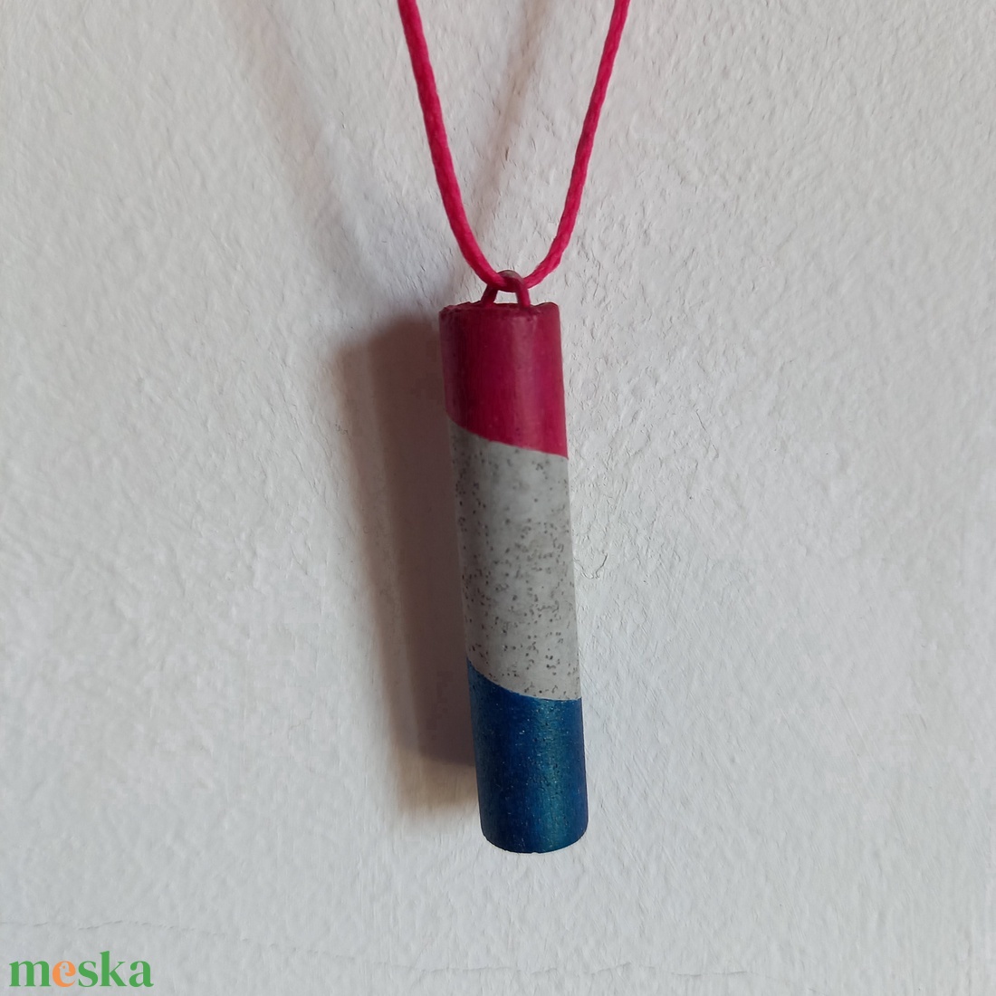 Metál kék és fukszia beton nyaklánc - ékszer - nyaklánc - medálos nyaklánc - Meska.hu