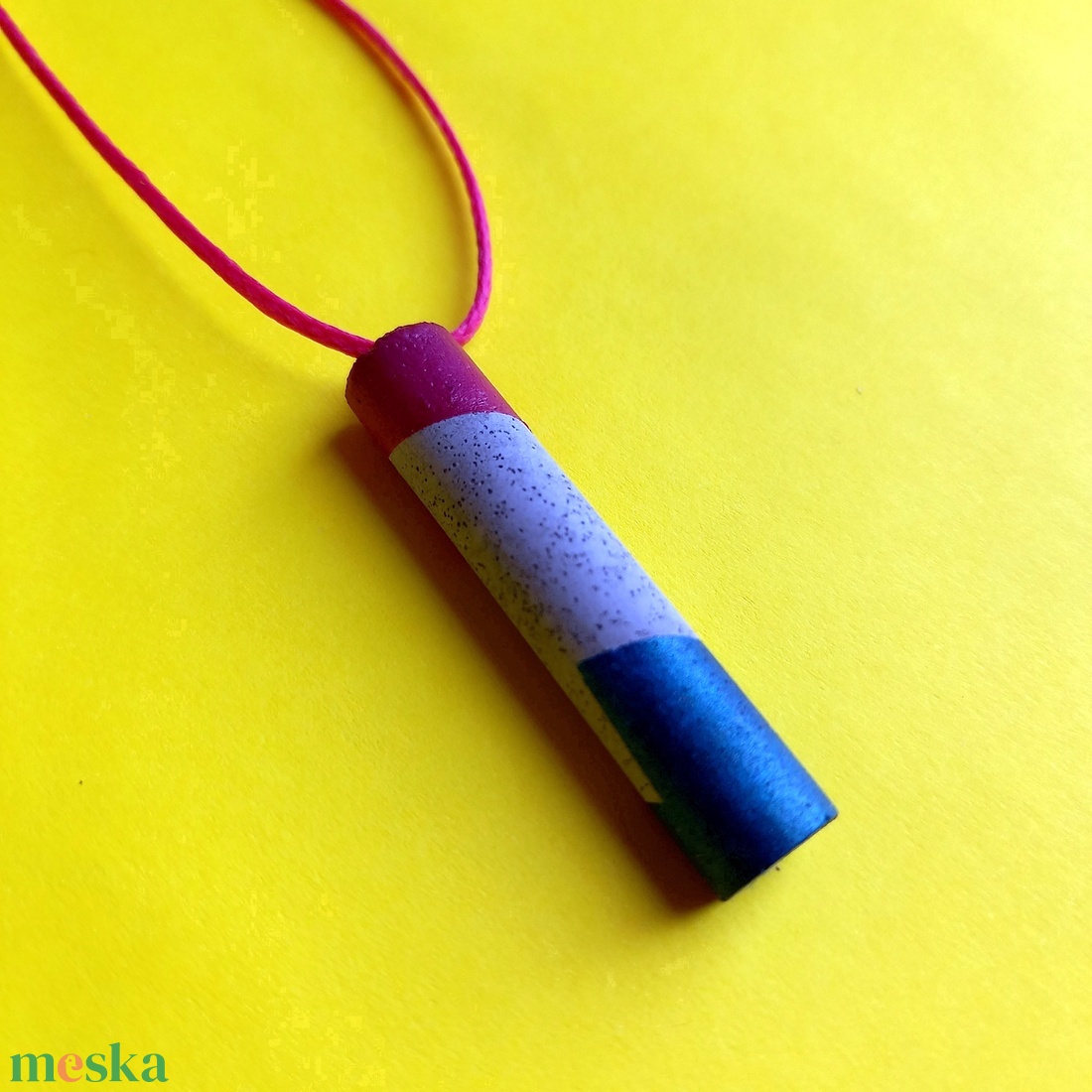 Metál kék és fukszia beton nyaklánc - ékszer - nyaklánc - medálos nyaklánc - Meska.hu