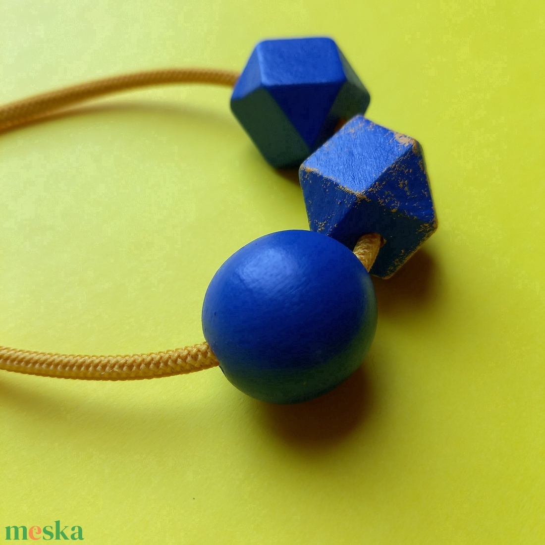 Kék-sárga fa bogyós absztrakt nyaklánc  - ékszer - nyaklánc - bogyós nyaklánc - Meska.hu