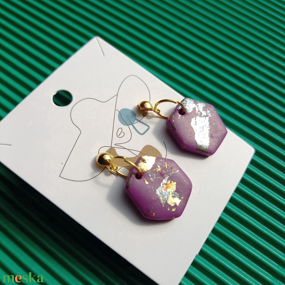 Lila fémfóliás geometrikus gyurma fülbevaló-KIFUTÓ TERMÉK - ékszer - fülbevaló - lógó fülbevaló - Meska.hu