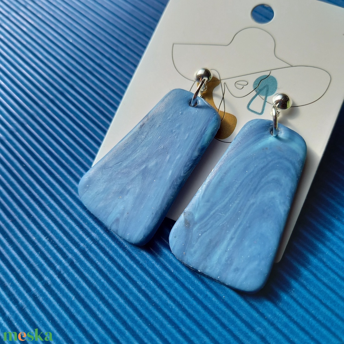 Lógós gyurma fülbevalók színes választékban - ékszer - fülbevaló - lógó fülbevaló - Meska.hu