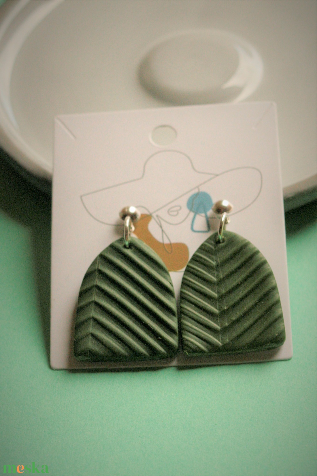Zöld lógós gyurma fülbevaló - ékszer - fülbevaló - lógó fülbevaló - Meska.hu