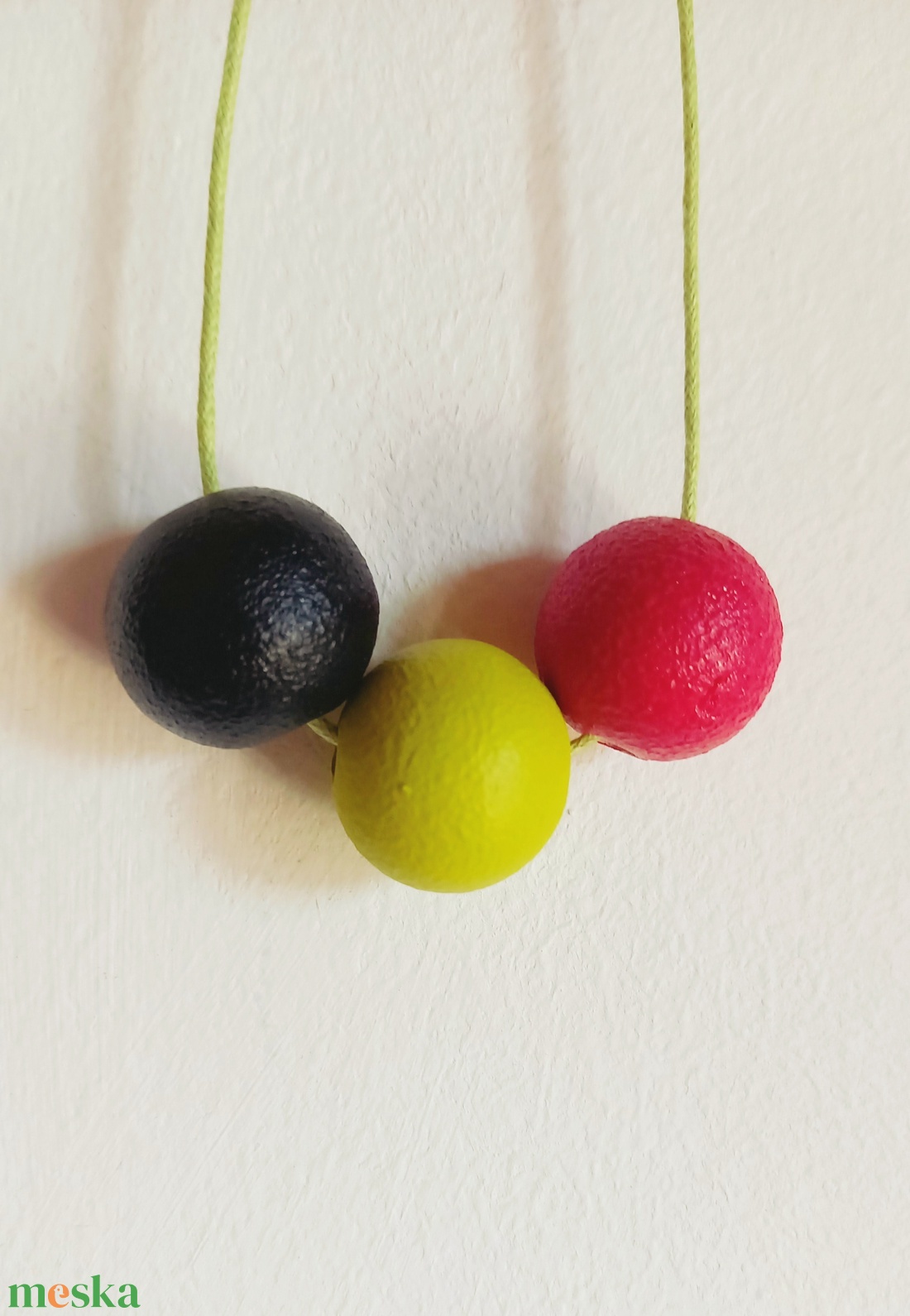 Fekete, lime zöld, fukszia pink élénk színű festett fagyöngy nyaklánc - ékszer - nyaklánc - bogyós nyaklánc - Meska.hu Fekete, lime zöld, fukszia pink élénk színű festett fagyöngy nyaklánc - ékszer - nyaklánc - bogyós nyaklánc - Meska.hu