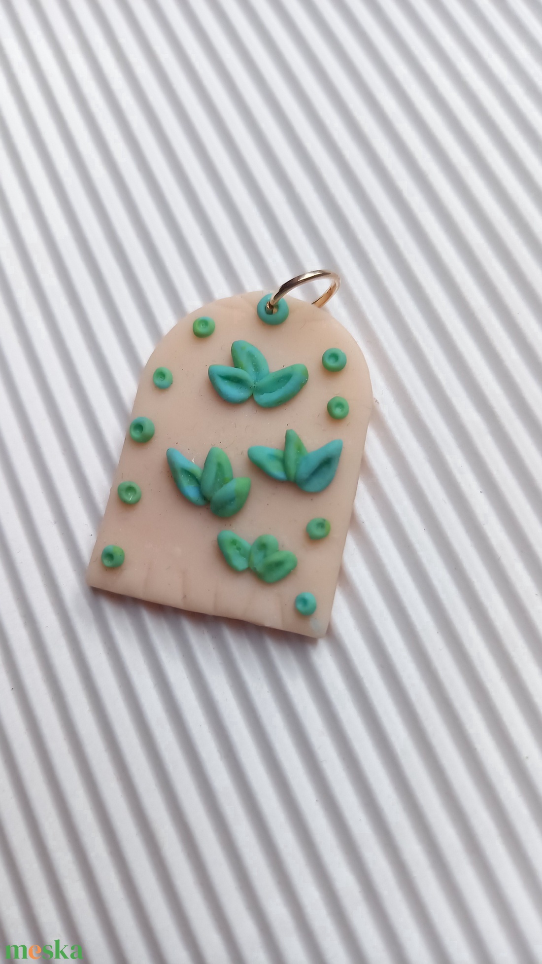 Zöld-fehér virágos gyurma nyaklánc - ékszer - nyaklánc - medál - Meska.hu