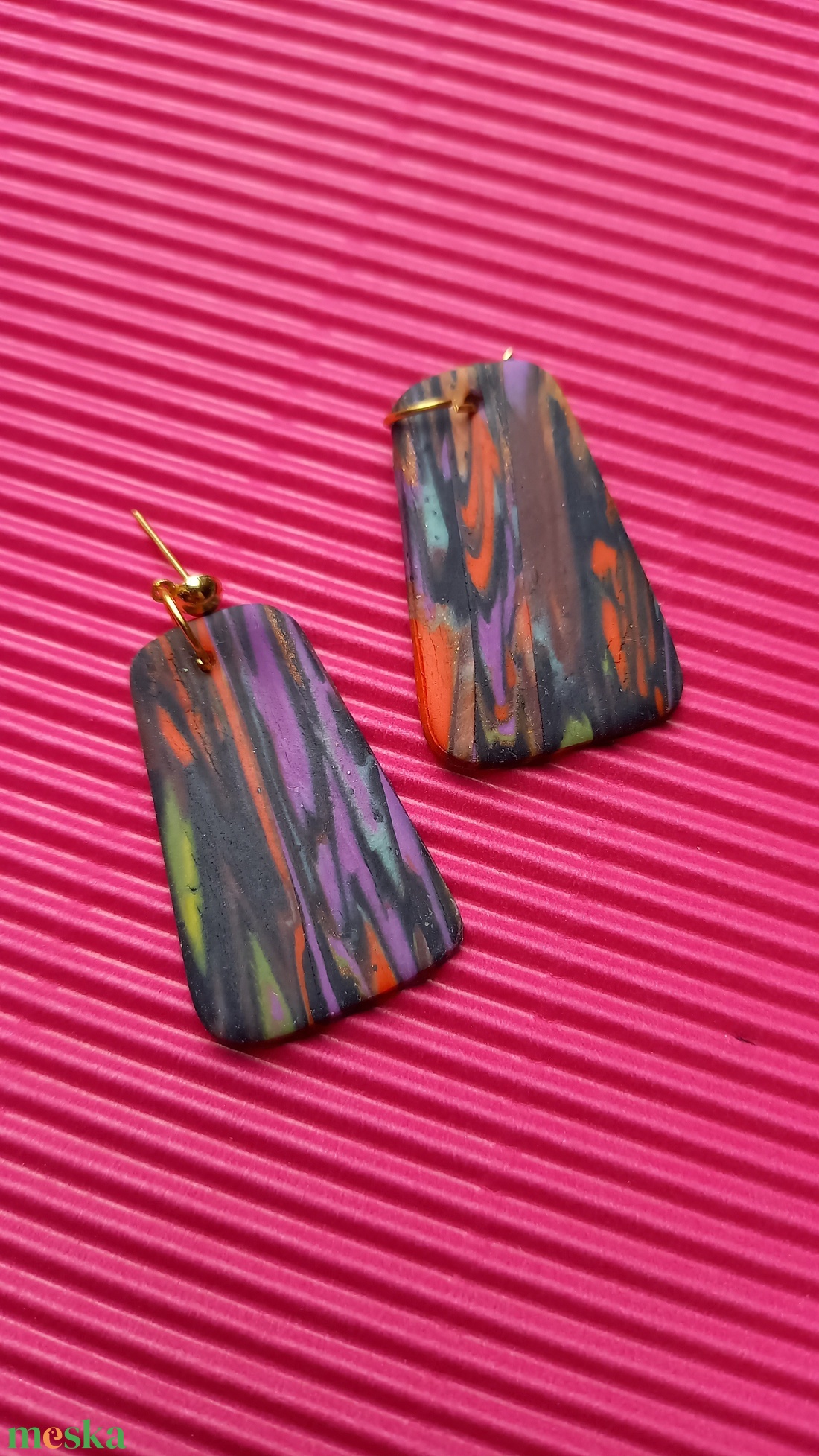 Lógós gyurma fülbevalók színes választékban - ékszer - fülbevaló - lógó fülbevaló - Meska.hu