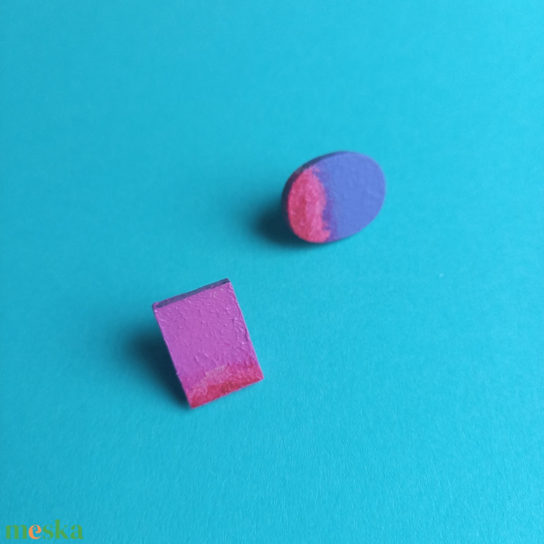 Rózsaszín és lila asszimmetrikus fa fülbevaló - ékszer - fülbevaló - pötty fülbevaló - Meska.hu