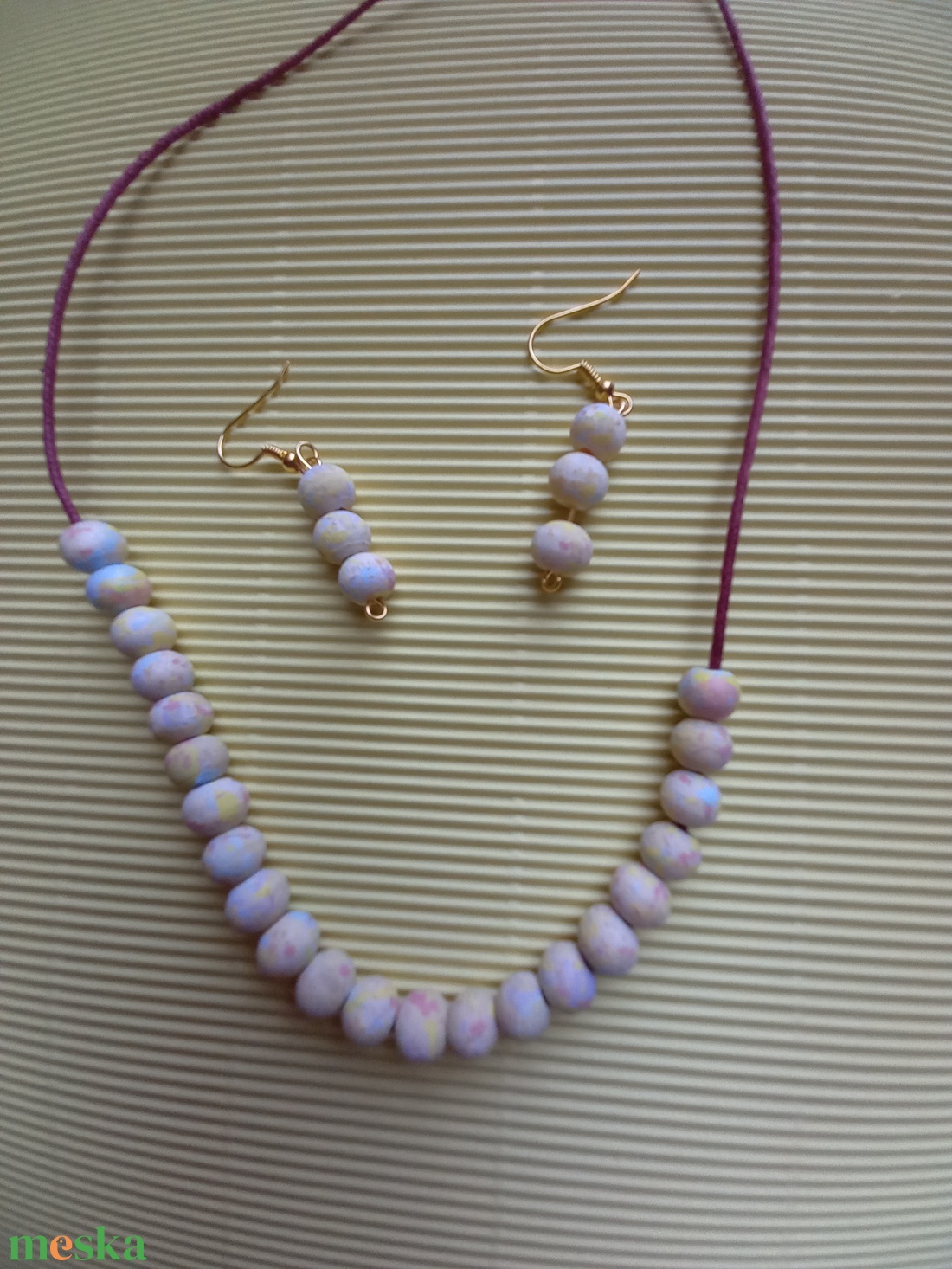 Halvány pasztell színű festett fagyöngy nyaklánc és fülbevaló szett - ékszer - nyaklánc - bogyós nyaklánc - Meska.hu