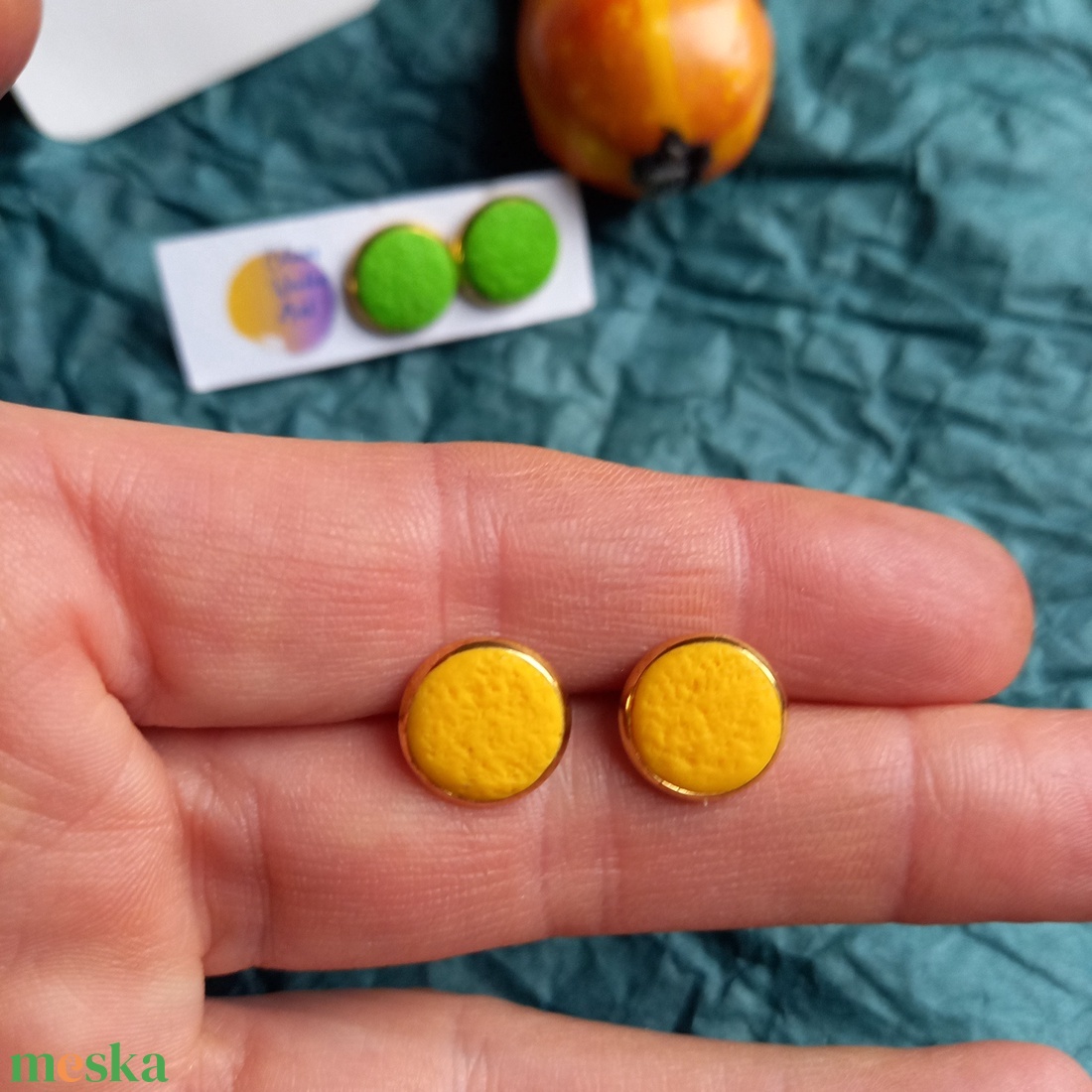 Kerek bedugós vagy lógós egyedi gyurma fülbevaló bármilyen színben - ékszer - fülbevaló - pötty fülbevaló - Meska.hu