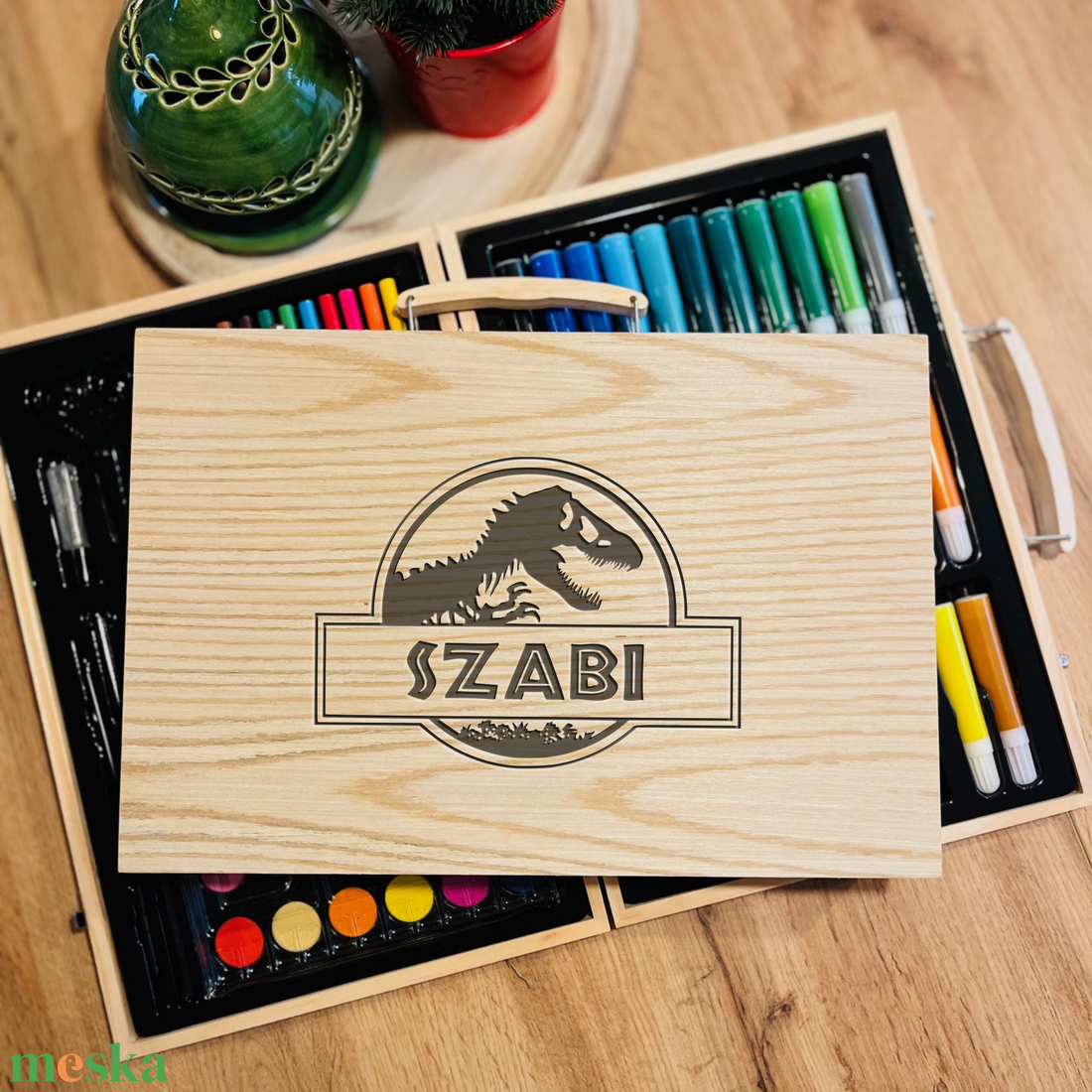 Névreszóló rajzkészlet fa dobozban - Jurassic World mintával - kellékek & szerszámok - szerszámok, eszközök - rajz- és íróeszköz - Meska.hu Névreszóló rajzkészlet fa dobozban - Jurassic World mintával - kellékek & szerszámok - szerszámok, eszközök - rajz- és íróeszköz - Meska.hu