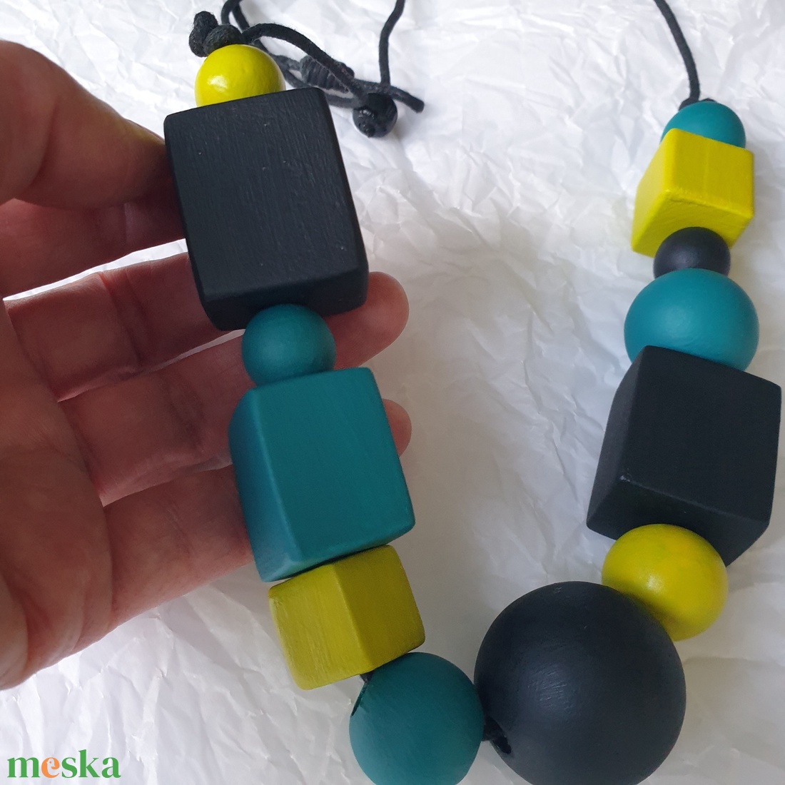 Kézzel festett fa nyaklánc, teal- lime- fekete színben - Jungle Pop - ékszer - nyaklánc - statement nyaklánc - Meska.hu