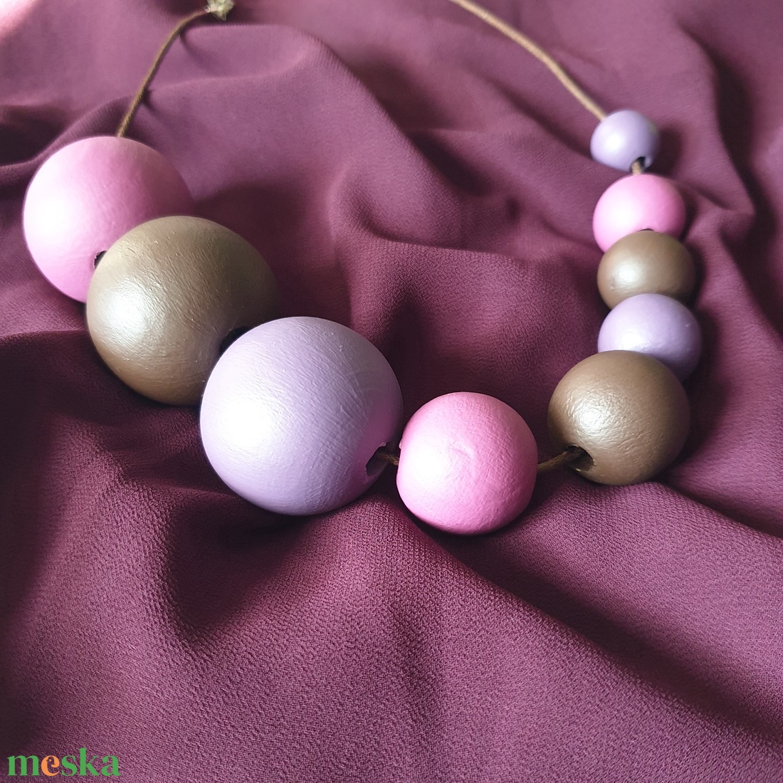 Kézzel festett fa bogyós nyaklánc - PLUM BORDEAUX - ékszer - nyaklánc - bogyós nyaklánc - Meska.hu