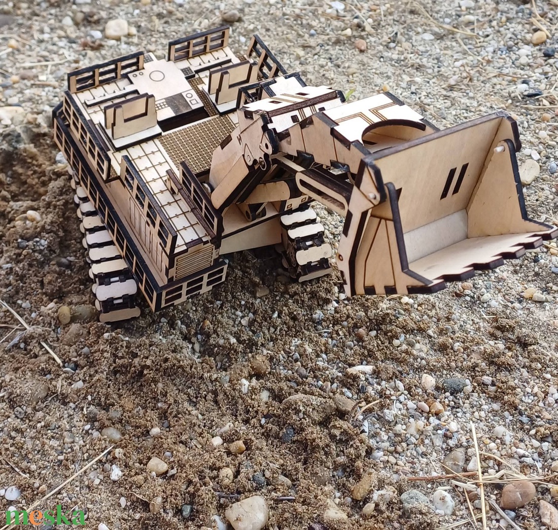 Prémium fa makett � lánctalpas kotrógép Hitachi stílus - művészet - makett, modell - Meska.hu