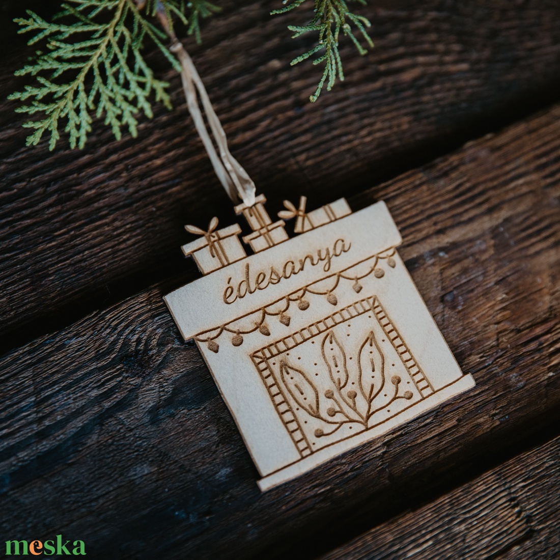 Névre szóló karácsonyfadísz Gravírozott Névvel Személyre Szabható Ajándék Karácsonyi dekoráció Ajándékkísérő - karácsony - karácsonyi lakásdekoráció - karácsonyfadíszek - Meska.hu