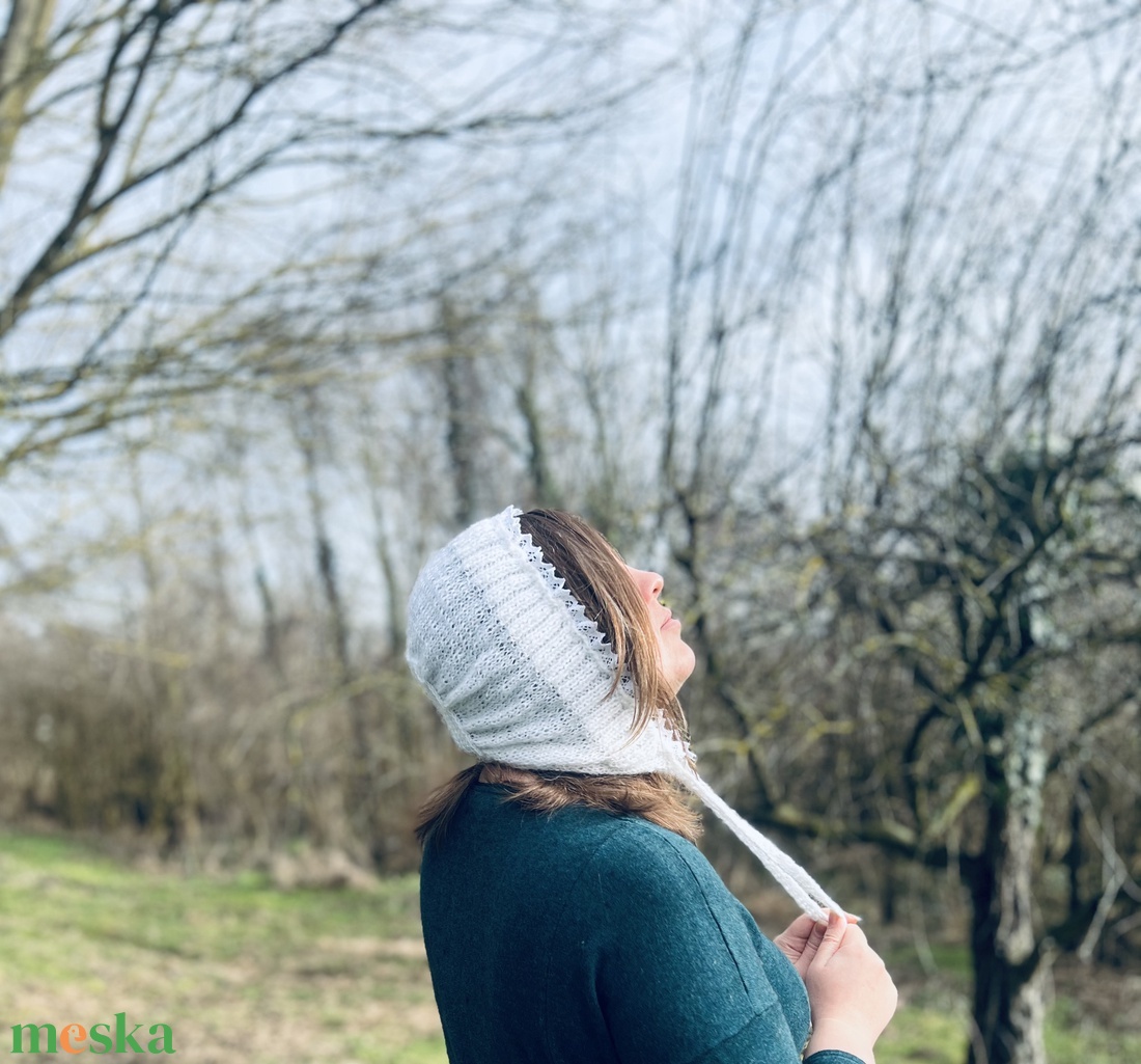 Romantikus kézzel kötött mohair bonnet csipkefodrokkal � Cottagecore  - ruha & divat - sál, sapka, kendő - sapka - Meska.hu