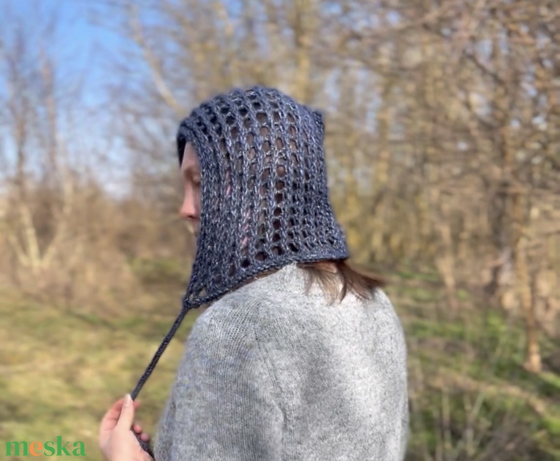 Kobaltkék, kézzel kötött női főkötő � különleges, enyhén csillogó fonalból - ruha & divat - sál, sapka, kendő - sapka - Meska.hu