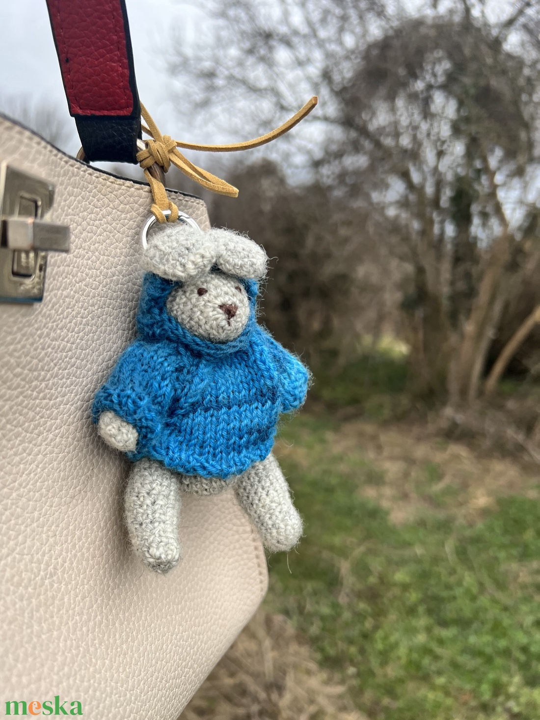 Kézzel Kötött nyuszi táskadísz � Egyedi kézműves kiegészítő - táska & tok - kulcstartó & táskadísz - táskadísz - Meska.hu