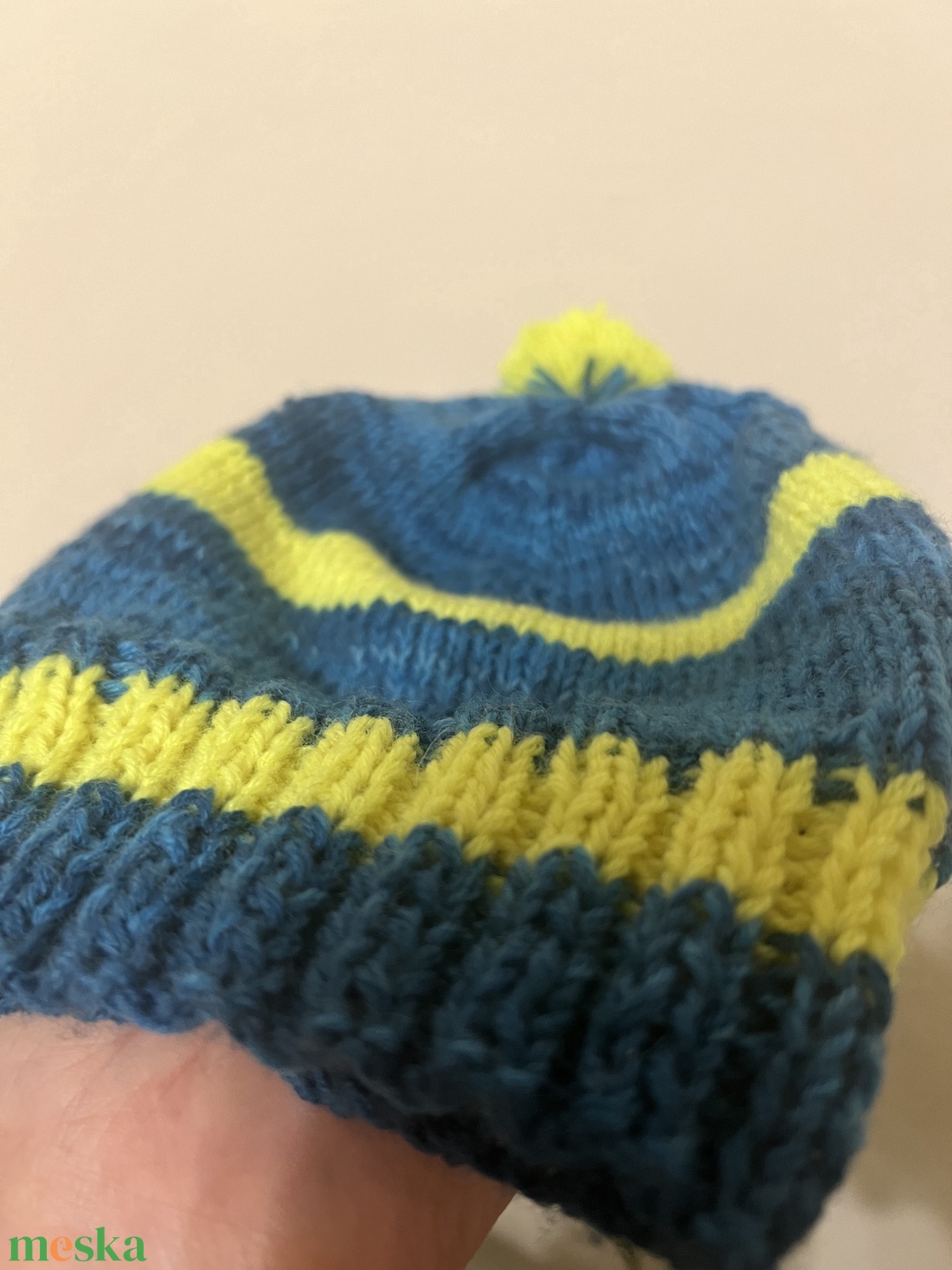 Kézzel kötött vidám gyermek sapka � kék és neon sárga (44-46 cm) - baba - mama - babaruházat - babasapka - Meska.hu
