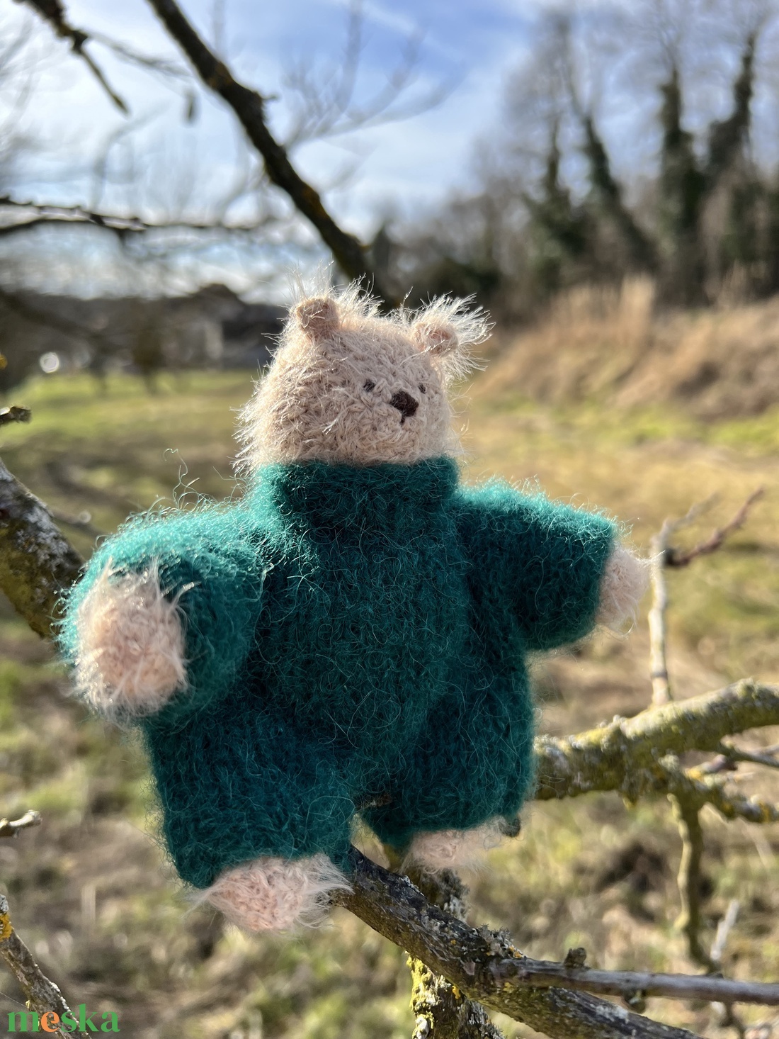 Kézzel kötött bababarát maci alpaka�selyem ruhában � 13 cm - játék & sport - plüssállat & játékfigura - maci - Meska.hu