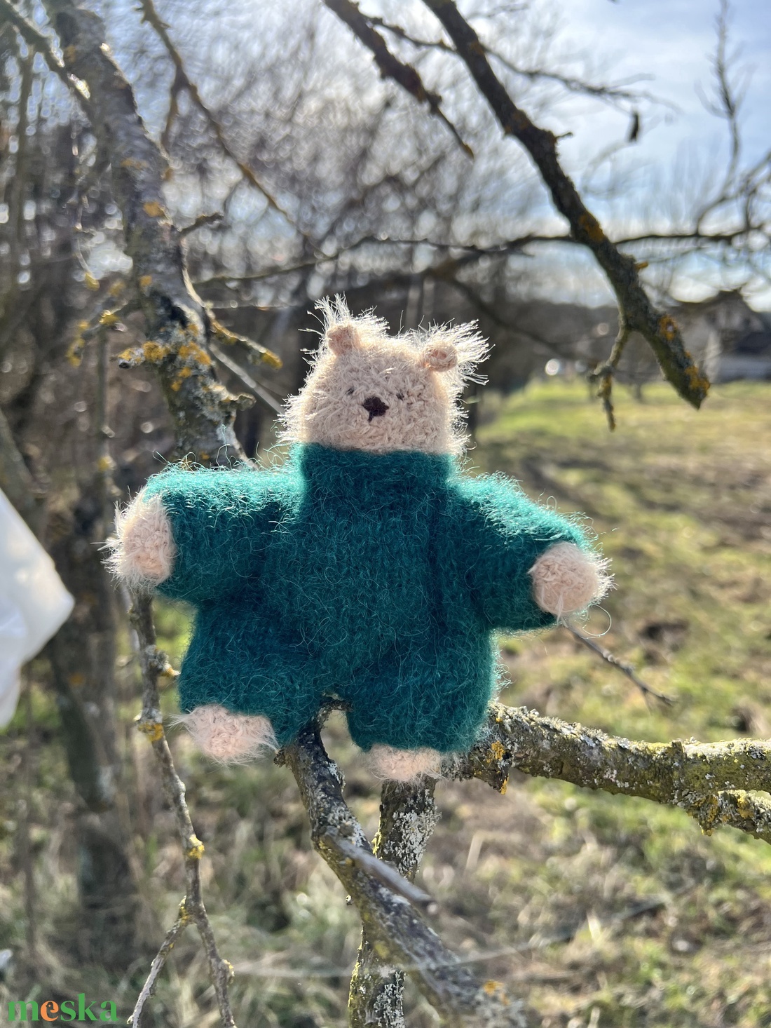 Kézzel kötött bababarát maci alpaka�selyem ruhában � 13 cm - játék & sport - plüssállat & játékfigura - maci - Meska.hu