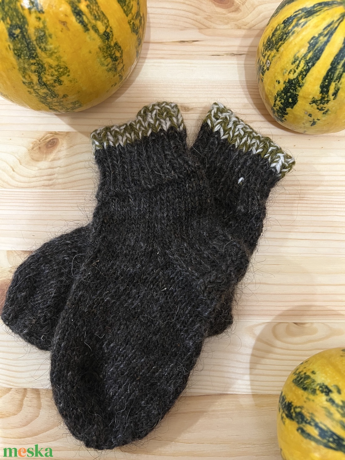 Kézzel kötött nagymama-zokni � természetes kecskegyapjúból - baba - mama - babaruházat - babazokni - Meska.hu