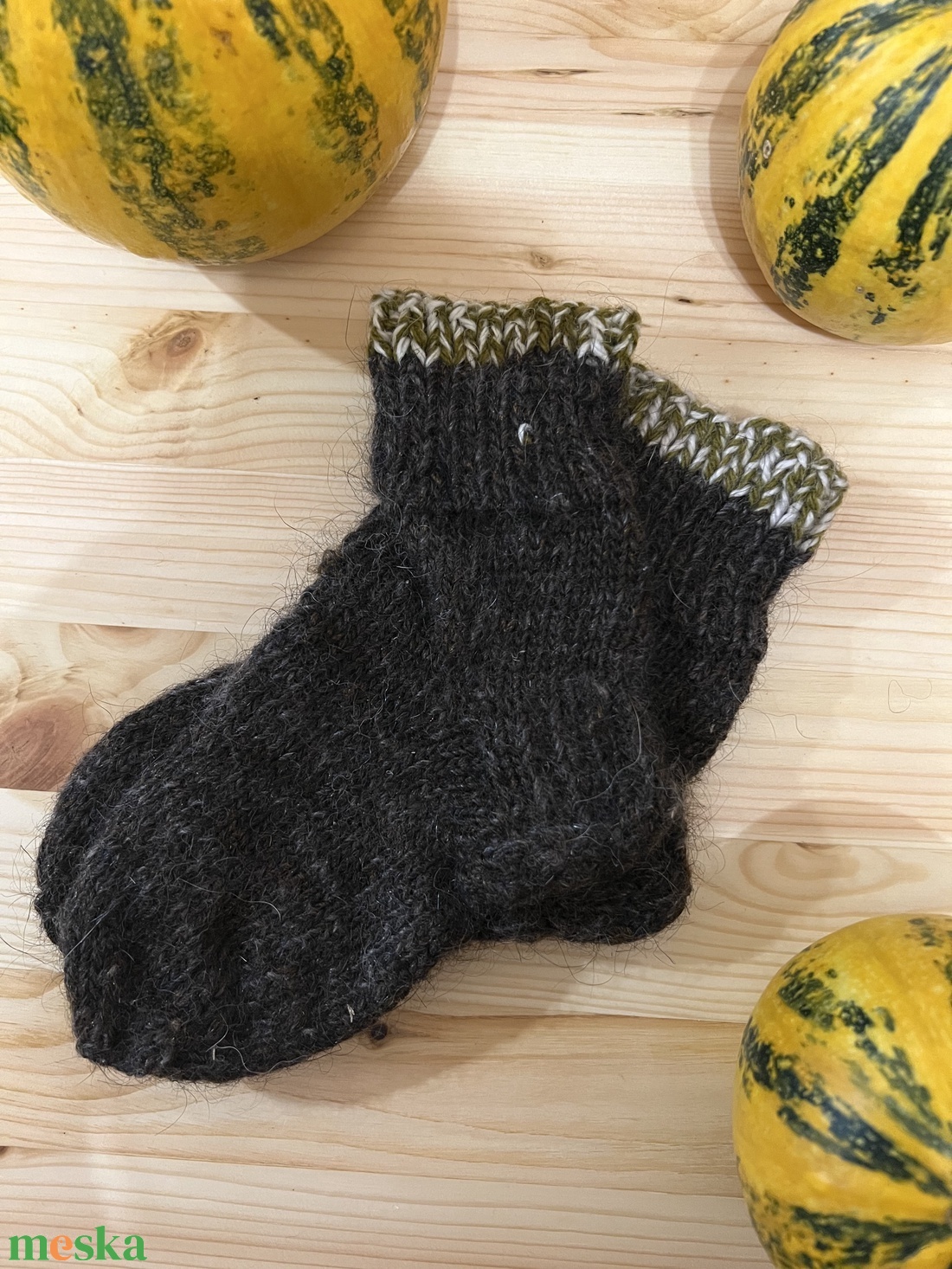 Kézzel kötött nagymama-zokni � természetes kecskegyapjúból - baba - mama - babaruházat - babazokni - Meska.hu