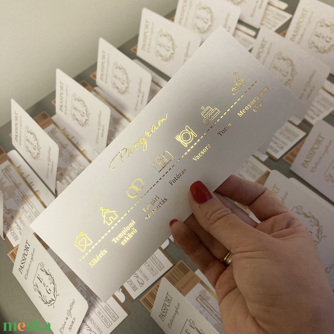 Passport stílusú beszállókártyás fehér-arany esküvői meghívó - esküvő - meghívó & kártya - meghívó - Meska.hu Passport stílusú beszállókártyás fehér-arany esküvői meghívó - esküvő - meghívó & kártya - meghívó - Meska.hu