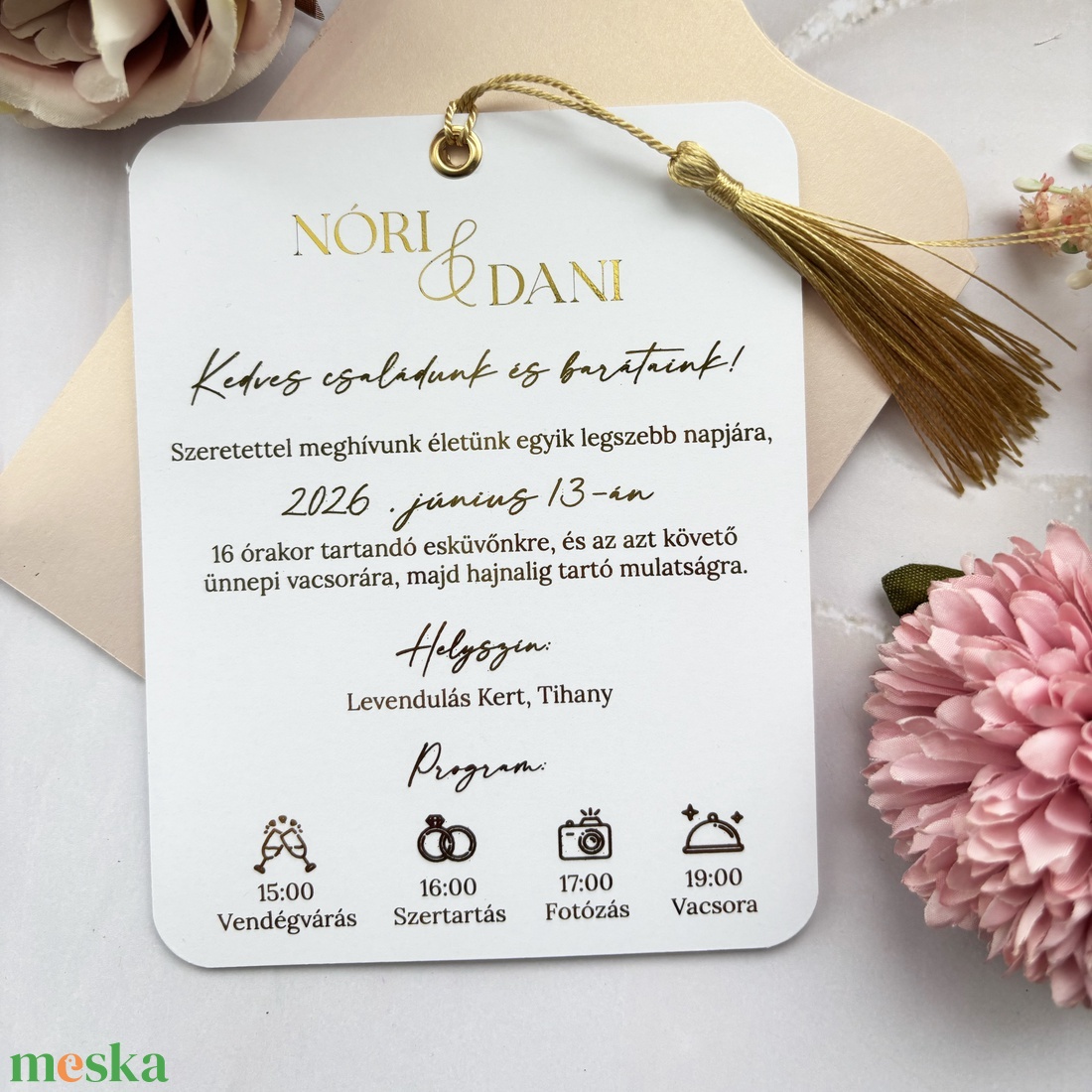 Aranyozott monogramos zsebes boríték rojttal és belső aranyozott meghívóval  - esküvő - meghívó & kártya - meghívó - Meska.hu