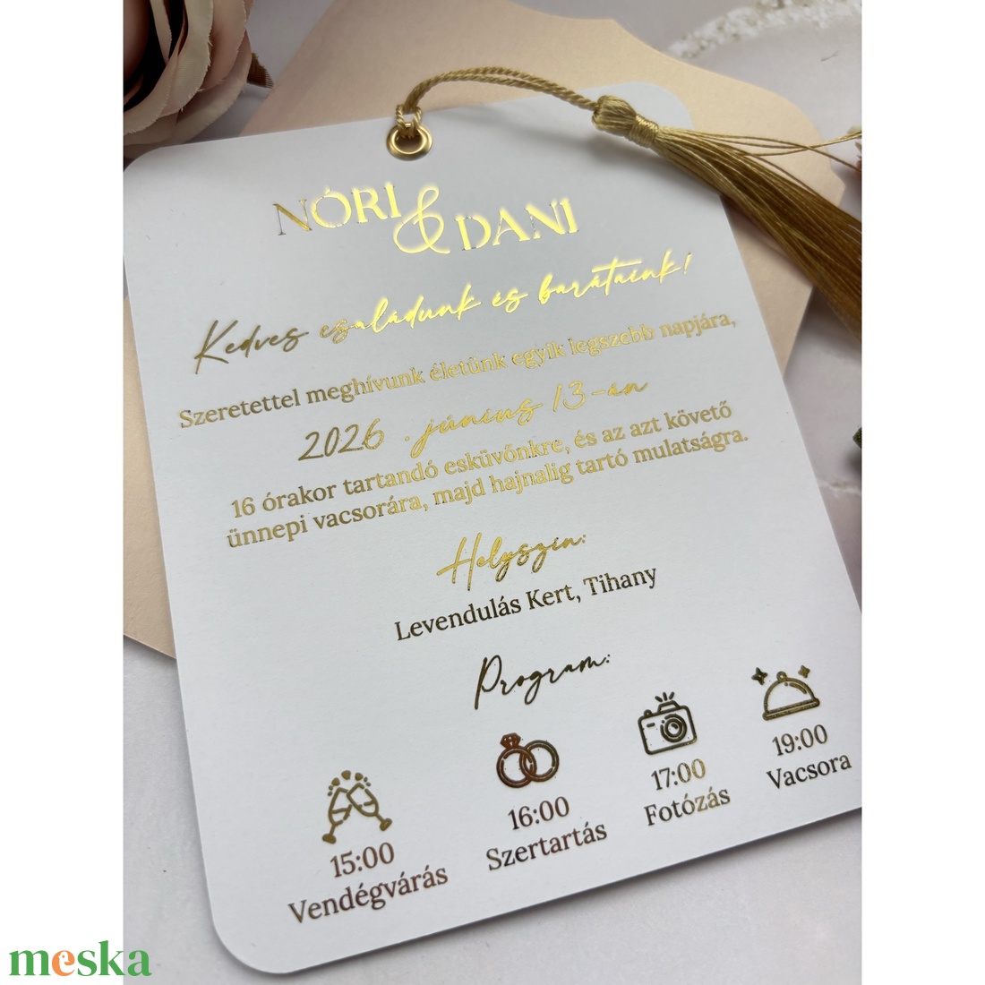 Aranyozott monogramos zsebes boríték rojttal és belső aranyozott meghívóval  - esküvő - meghívó & kártya - meghívó - Meska.hu