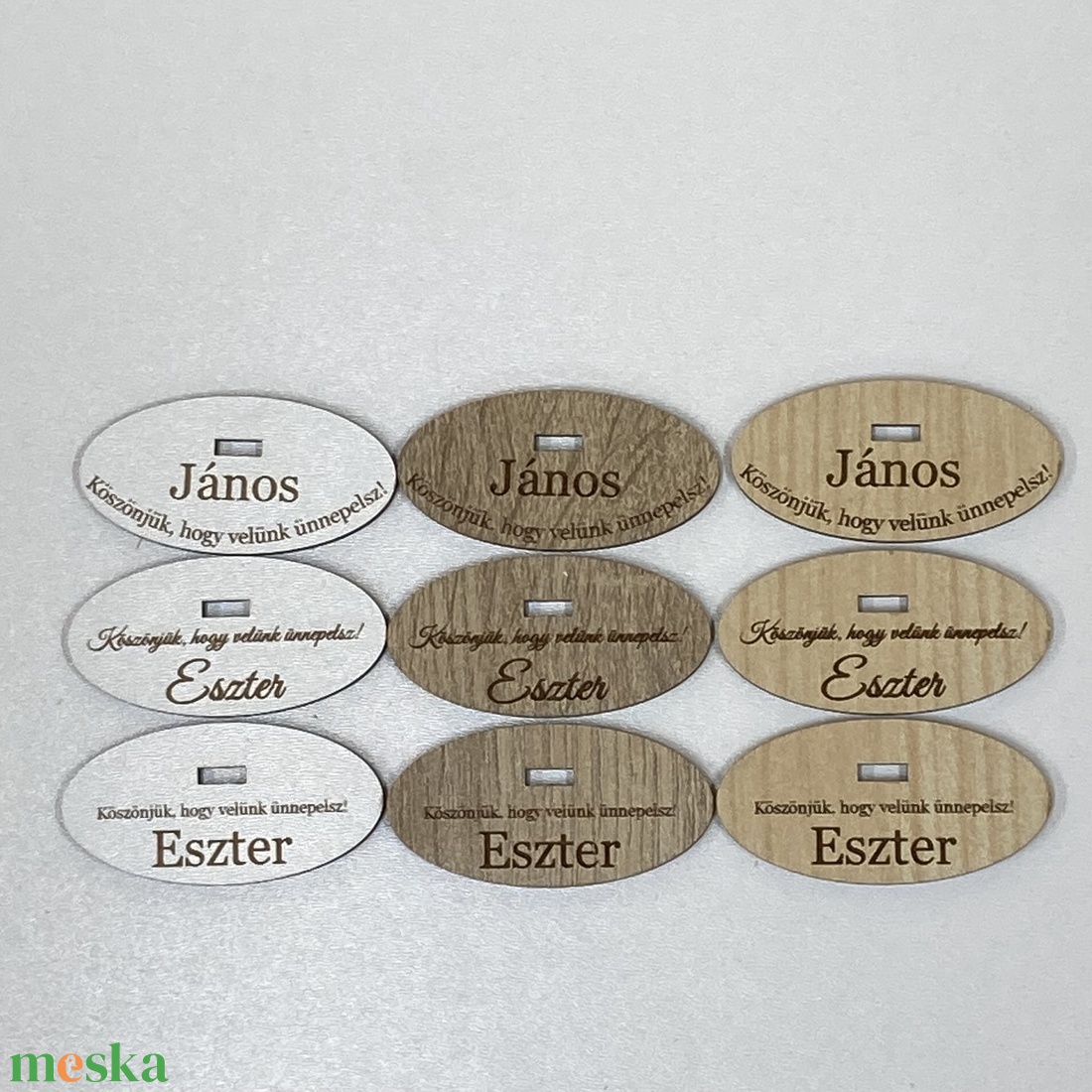 Esküvői köszönőajándék - gravírozott szív, talppal - ültetőkártya - hűtőmágnes - esküvő - dekoráció - asztaldísz - Meska.hu