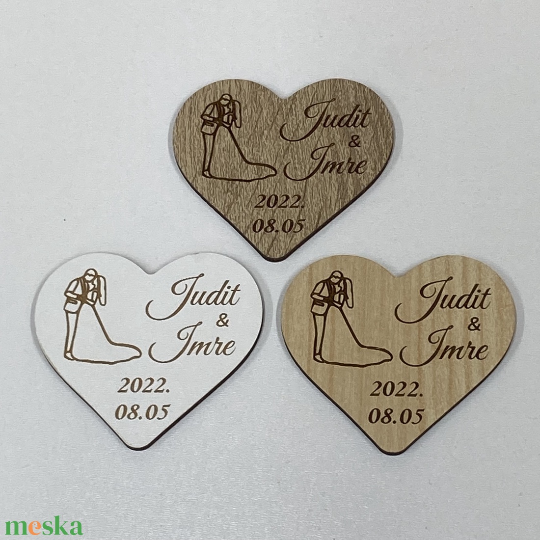 Esküvői köszönőajándék - gravírozott szív, talppal - ültetőkártya - hűtőmágnes - esküvő - dekoráció - asztaldísz - Meska.hu