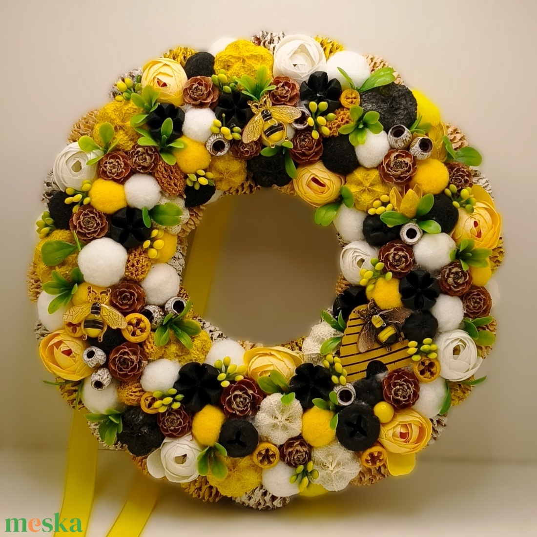 Tavaszi virágos méhecskés koszorú, kopogtató 24 cm - otthon & életmód - dekoráció - ajtó- és ablak dekoráció - ajtódísz & kopogtató - Meska.hu
