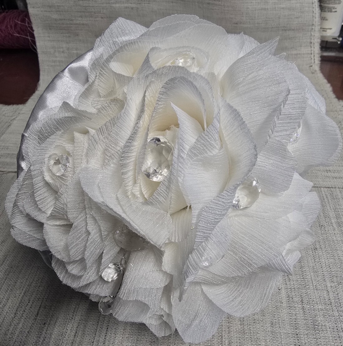 Elegáns Fehér Rózsa Menyasszonyi Csokor Modern Stílusban -  - Meska.hu