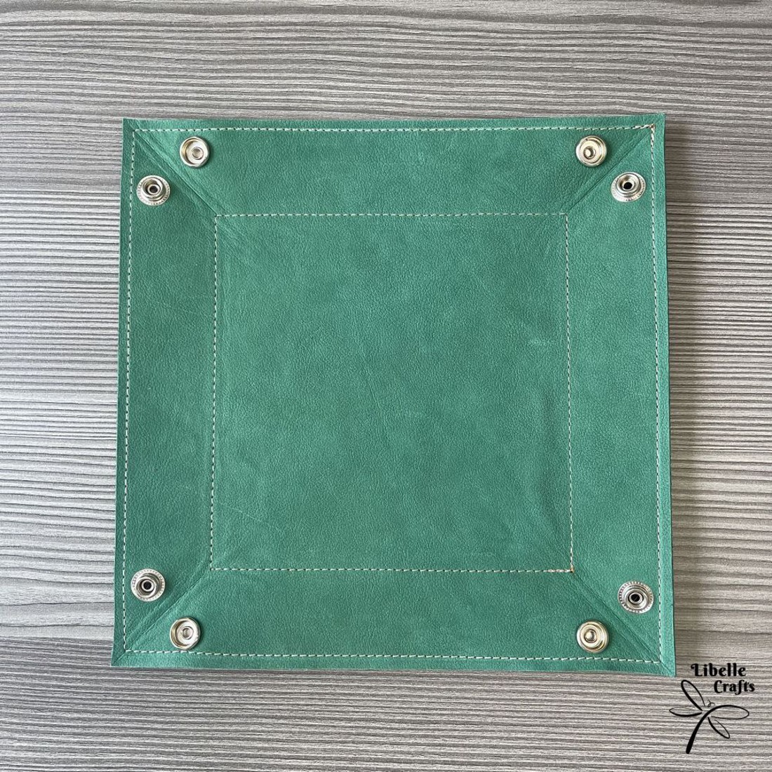 Színes bőr tálca - zöld - otthon & életmód - dekoráció - asztal és polc dekoráció - dekorációs tál, tartó - Meska.hu