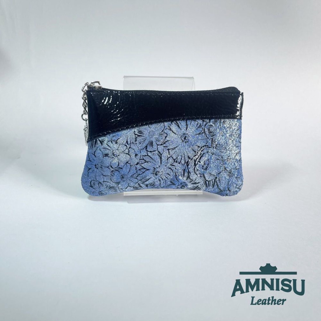 Fekete gyűrt lakk - kék virág mintás ívelt egy cipzáras kulcstartó C8007 - táska & tok - kulcstartó & táskadísz - kulcstartó - Meska.hu