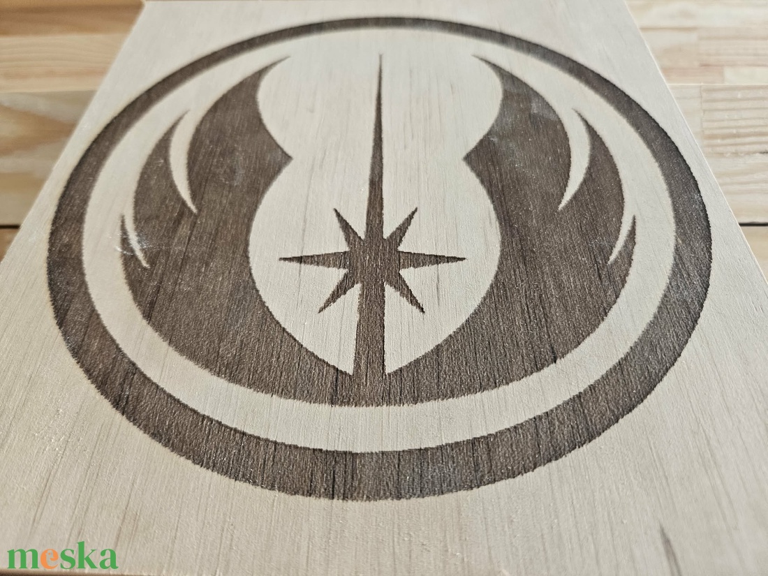 Star Wars Jedi logó gravírozott kép - otthon & életmód - dekoráció - asztal és polc dekoráció - gravírozott táblák - Meska.hu