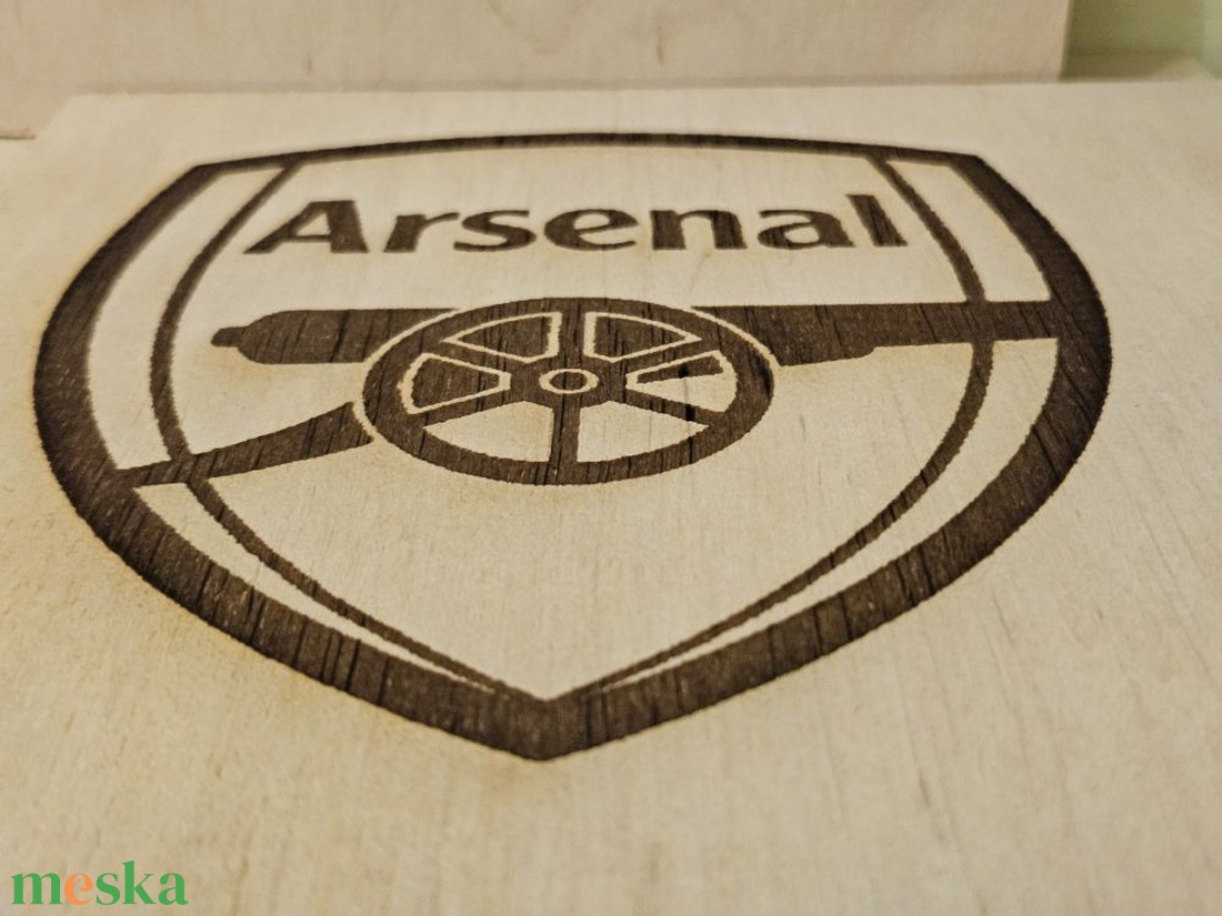 Arsenal gravírozott kép - otthon & életmód - dekoráció - asztal és polc dekoráció - gravírozott táblák - Meska.hu