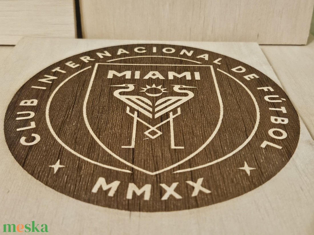 Inter Miami gravírozott kép - otthon & életmód - dekoráció - asztal és polc dekoráció - gravírozott táblák - Meska.hu